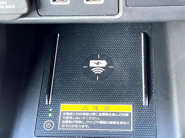 シビック ｅ：ＨＥＶ　ホンダセンシング　テールゲートスポイラー　ＢＯＳＥ　ホンダコネクトディスプレイ　バックカメラ　ハーフレザー　パワーシート　シートヒーター　ＬＥＤヘッド　純正１８インチＡＷ　革巻きステアリング　禁煙車（57枚目）