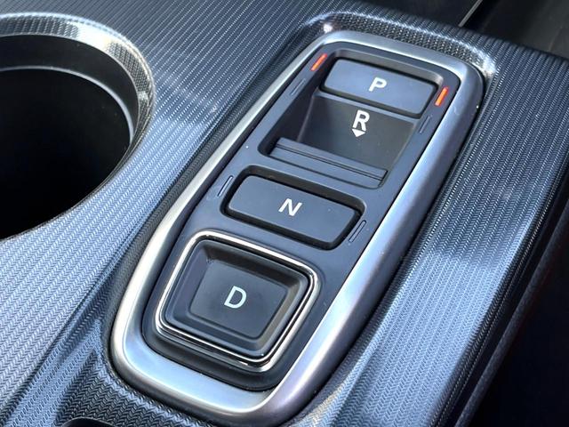 シビック ｅ：ＨＥＶ　ホンダセンシング　テールゲートスポイラー　ＢＯＳＥ　ホンダコネクトディスプレイ　バックカメラ　ハーフレザー　パワーシート　シートヒーター　ＬＥＤヘッド　純正１８インチＡＷ　革巻きステアリング　禁煙車（60枚目）