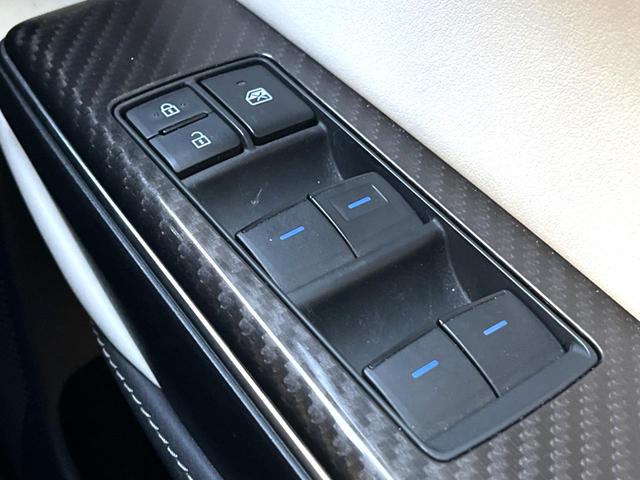 クラウンハイブリッド ＲＳアドバンス　セーフティパッケージプラス　レザーシートパッケージ　純正ナビ　パノラミックビュー　白革　シートベンチレーション　三眼ＬＥＤヘッド　純正１８インチＡＷ　メモリー付きパワーシート　ブラインドスポット　禁煙（44枚目）