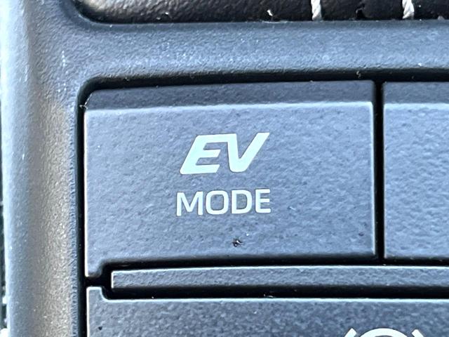 クラウンハイブリッド ＲＳアドバンス　セーフティパッケージプラス　レザーシートパッケージ　純正ナビ　パノラミックビュー　白革　シートベンチレーション　三眼ＬＥＤヘッド　純正１８インチＡＷ　メモリー付きパワーシート　ブラインドスポット　禁煙（63枚目）