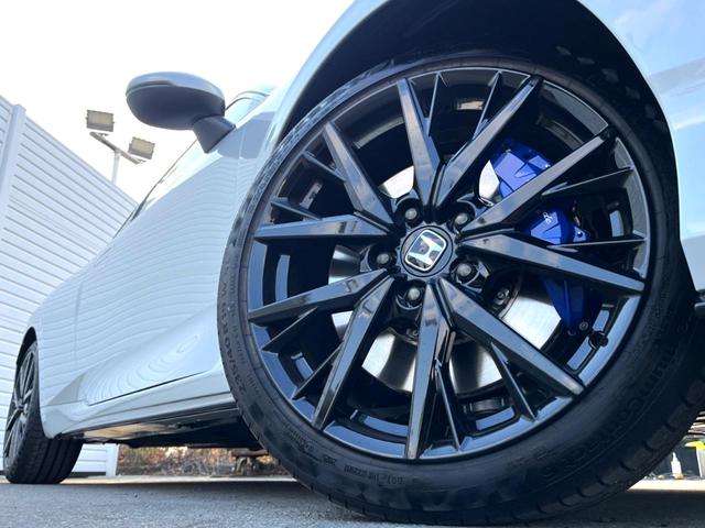 �y�����P�X�C���`�A���~�z�C�[���z�O�ςɃ}�b�`���������A���~�z�C�[���𑕒����Ă���܂��B�e��ЊO�A���~�z�C�[����A�X�^�b�h���X�^�C�����戵�����Ă���܂��B���񂲑��k����������