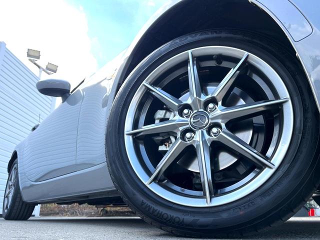 �y�����P�U�C���`�A���~�z�C�[���z�O�ςɃ}�b�`���������A���~�z�C�[���𑕒����Ă���܂��B�e��ЊO�A���~�z�C�[����A�X�^�b�h���X�^�C�����戵�����Ă���܂��B���񂲑��k��������