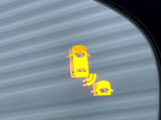 �y�u���C���h�X�|�b�g�C���t�H���[�V�����z���s���A�h�A�~���[�̎��p�ɂȂ�₷���ӏ��Ɍ㑱�Ԃ��ڋ߂���ƃT�C�h�~���[�t�߂Ɍx����\���A�h���C�o�[�ɒ��ӊ��N�����Ă���܂��B