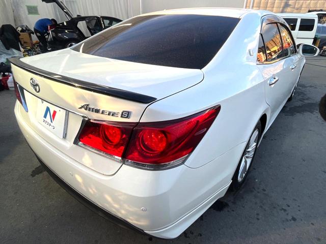 クラウン アスリートＳ　モデリスタエアロ　プリクラッシュセーフティ　レーダークルーズ　インテリジェントクリアランスソナー　黒革シート　シートベンチレーション　純正ナビ　バックソナー　ＨＩＤヘッドライト　純正１７インチＡＷ（18枚目）