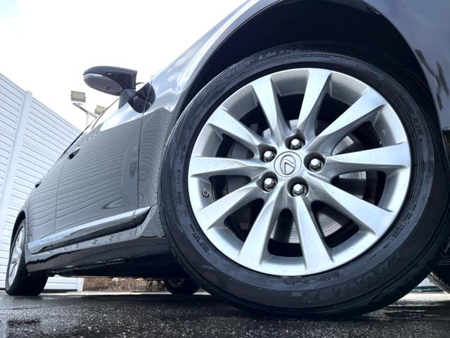 �y�����P�W�C���`�A���~�z�C�[���z�O�ςɃ}�b�`���������A���~�z�C�[���𑕒����Ă���܂��B�e��ЊO�A���~�z�C�[����A�X�^�b�h���X�^�C�����戵�����Ă���܂��B���񂲑��k����������