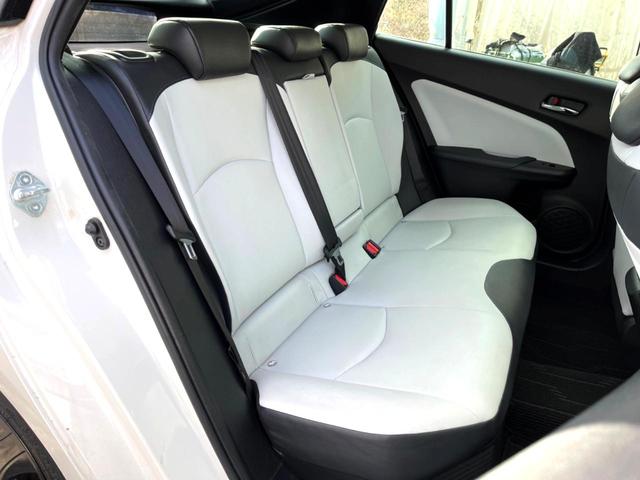 プリウス Sツーリングセレクション 後期 モデリスタエアロ クールグレー内装/合皮シート セーフティセンス 純正ナビ バックカメラ レーダークルーズ シートヒーター 純正17インチブラック塗装AW ハイビームアシスト ETC 禁煙車(11枚目)