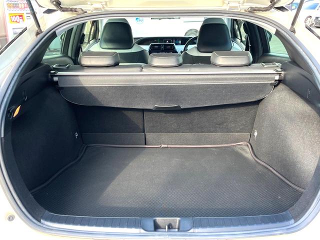 プリウス Sツーリングセレクション 後期 モデリスタエアロ クールグレー内装/合皮シート セーフティセンス 純正ナビ バックカメラ レーダークルーズ シートヒーター 純正17インチブラック塗装AW ハイビームアシスト ETC 禁煙車(12枚目)