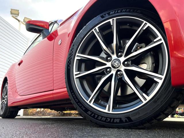 86 GT 純正ナビ クルーズコントロール LEDヘッド 純正17インチAW アルミペダル 純正革巻きステアリング パドルシフト デュアルオートエアコン オートライト 横滑り防止装置 ステアリングスイッチ 禁煙車(15枚目)