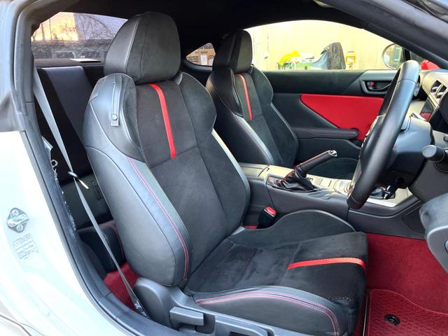 GR86 RZ MT GRフルエアロ GRスポーツマフラー GRトランクスポイラー RAYS製18インチAW 純正ナビ バックカメラ シートヒーター ハーフレザー クルーズコントロール 後方警戒支援 アルミペダル(9枚目)