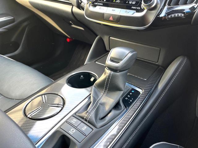 クラウンハイブリッド ＲＳアドバンス　レザーシートパッケージ　セーフティセンス　純正ナビ　バックカメラ　シートベンチレーション　メモリー付きパワーシート　黒革　三眼ＬＥＤヘッド　純正１８インチＡＷ　ブラインドスポット　レーダークルーズ（64枚目）