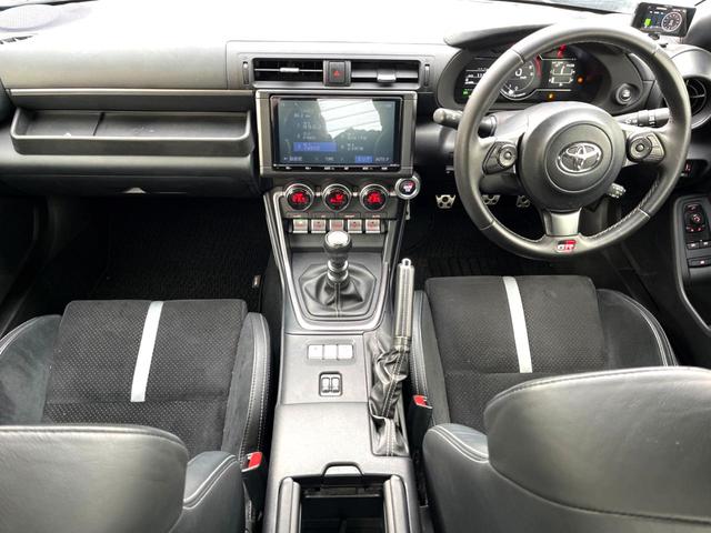 ＧＲ８６ ＲＺ　ＭＴ　ＧＲフルエアロ　ＧＲスポーツマフラー　純正ナビ　純正１８インチＡＷ　フルＬＥＤヘッド　シートヒーター　ハーフレザー　スポーツアルミペダル　クルーズコントロール　後側方警戒支援　ＥＴＣ　禁煙車（2枚目）