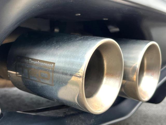 ８６ ＧＴ　後期ＭＴ　ＴＲＤリアエアロ＆マフラー　ｂｒｅｍｂｏ製レッドキャリパー　純正ＯＰ１７インチＡＷ　カロッツェリアナビ　バックカメラ　ＬＥＤヘッド　オートライト　革巻きステアリング　クルーズコントロール（4枚目）