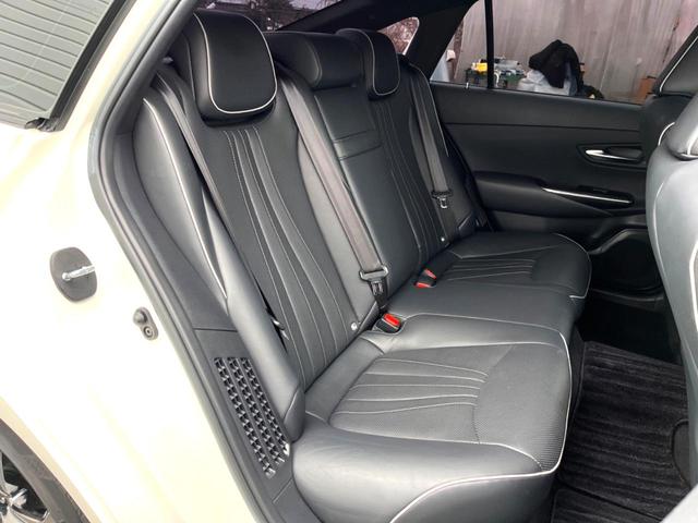 クラウンハイブリッド ＲＳアドバンス　ムーンルーフ　デジタルインナーミラー　黒革　ブラインドスポット　セーフティセンス　純正ナビ　パノラミックビュー　メモリー付パワーシート　シートベンチレーション　三眼ＬＥＤヘッド　純正１８インチＡＷ（11枚目）