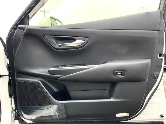 クラウンハイブリッド ＲＳアドバンス　ムーンルーフ　デジタルインナーミラー　黒革　ブラインドスポット　セーフティセンス　純正ナビ　パノラミックビュー　メモリー付パワーシート　シートベンチレーション　三眼ＬＥＤヘッド　純正１８インチＡＷ（40枚目）