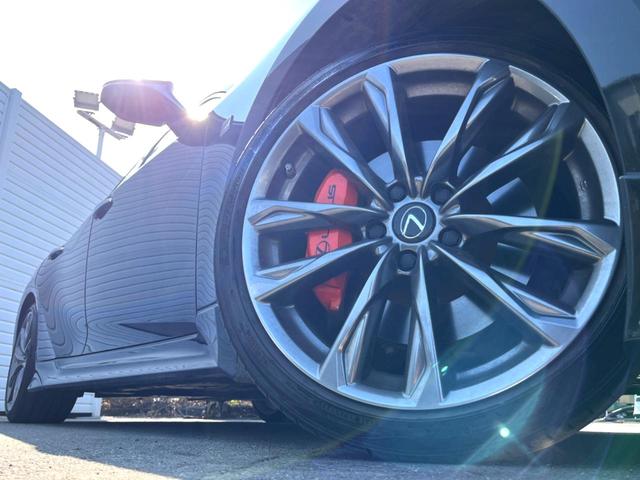 �y�����P�X�C���`�A���~�z�C�[���z�O�ςɃ}�b�`���������A���~�z�C�[���𑕒����Ă���܂��B�e��ЊO�A���~�z�C�[����A�X�^�b�h���X�^�C�����戵�����Ă���܂��B���񂲑��k����������