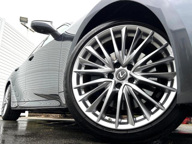 �y�����P�X�C���`�A���~�z�C�[���z�O�ςɃ}�b�`���������A���~�z�C�[���𑕒����Ă���܂��B�e��ЊO�A���~�z�C�[����A�X�^�b�h���X�^�C�����戵�����Ă���܂��B���񂲑��k����������