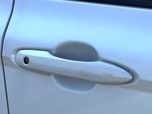 カムリ WS ツートーンカラー 純正ナビ バックカメラ 純正OP18インチAW セーフティセンス ハーフレザー パワーシート LEDヘッド パドルシフト インテリジェントクリアランスソナー 革巻きステアリング 禁煙(32枚目)