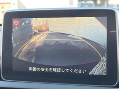 【バックカメラ】駐車時に後方がリアルタイム映像で確認できます。大型商業施設や立体駐車場での駐車時や、夜間のバック時に大活躍！運転スキルに関わらず、今や必須となった装備のひとつです！ 4