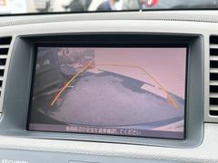 【バックカメラ】駐車時に後方がリアルタイム映像で確認できます。大型商業施設や立体駐車場での駐車時や、夜間のバック時に大活躍！運転スキルに関わらず、今や必須となった装備のひとつです！ 4