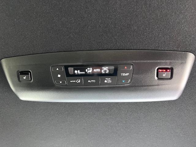 ステップワゴン ｅ：ＨＥＶスパーダ　プレミアムライン　登録済未使用車　１１．４型純正ナビ　マルチビューカメラ　前後席シートヒーター　全席ＵＳＢチャージャー　パワーバックドア　純正ドアバイザー　純正マットガード　両側パワースライドドア　ホンダセンシング（15枚目）