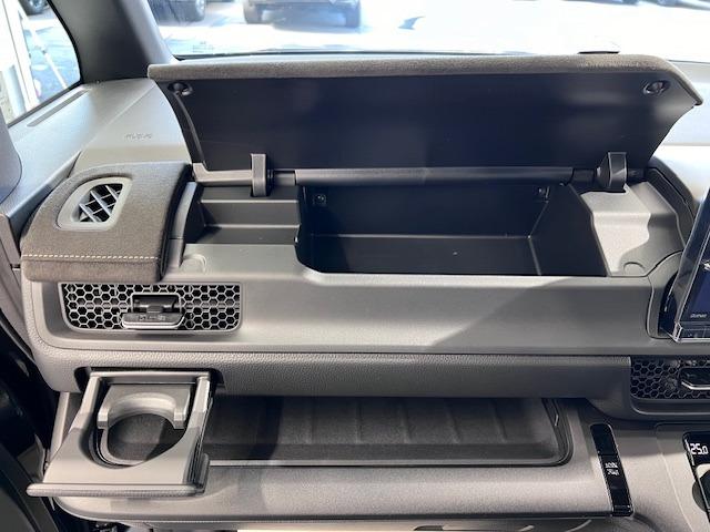 ステップワゴン ｅ：ＨＥＶスパーダ　プレミアムライン　登録済未使用車　１１．４型純正ナビ　マルチビューカメラ　前後席シートヒーター　全席ＵＳＢチャージャー　パワーバックドア　純正ドアバイザー　純正マットガード　両側パワースライドドア　ホンダセンシング（30枚目）