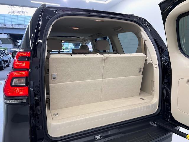 ランドクルーザープラド ＴＸ　Ｌパッケージ　マットブラックエディション　ベージュ革　ＭＯＰナビ　全方位カメラ　サンルーフ　寒冷地　リヤフォグランプ　ＢＳＭ　ＥＴＣ２．０　Ｂｌｕｅｔｏｏｔｈ　ＡｐｐｌｅＣａｒｐｌａｙ　トノカバー　ルーフレール　前後方衝突軽減　７人乗り（7枚目）