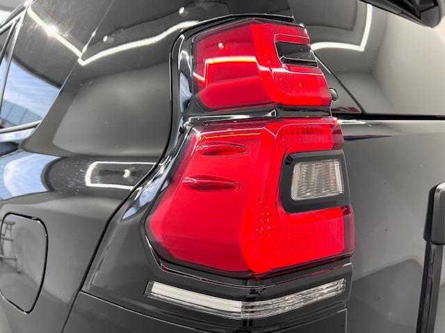 ランドクルーザープラド ＴＸ　Ｌパッケージ　マットブラックエディション　ベージュ革　ＭＯＰナビ　全方位カメラ　サンルーフ　寒冷地　リヤフォグランプ　ＢＳＭ　ＥＴＣ２．０　Ｂｌｕｅｔｏｏｔｈ　ＡｐｐｌｅＣａｒｐｌａｙ　トノカバー　ルーフレール　前後方衝突軽減　７人乗り（62枚目）