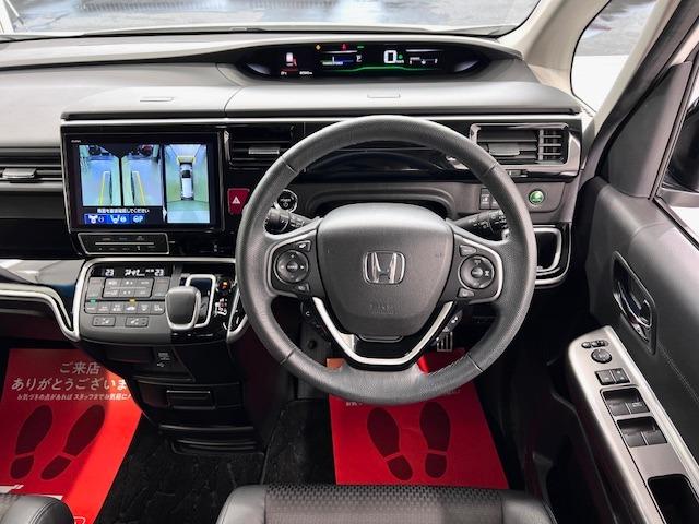 ステップワゴン ｅ：ＨＥＶモデューロＸ　ホンダセンシング　純正１０型ナビ　マルチビューカメラ　ＥＴＣ２．０　ナビ連動前後ドラレコ　ＥＴＣ２．０　コーナーセンサー　後席オートＡ／Ｃ　純正フロアマット・バイザー　わくわくゲート　１オーナー　駐車アシスト（2枚目）