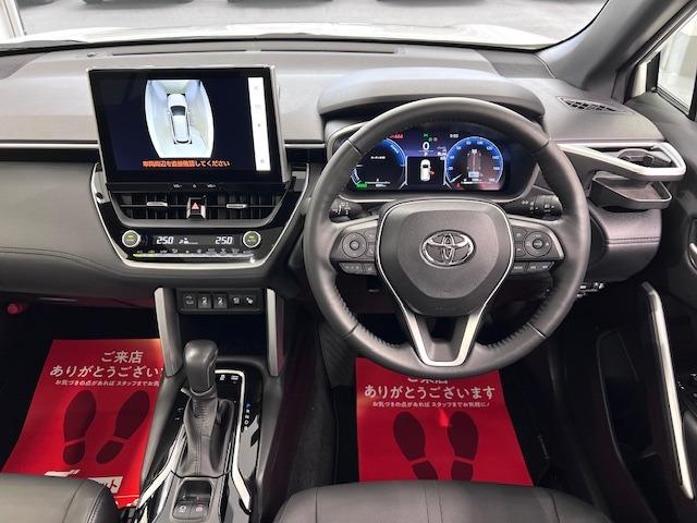 カローラクロス ハイブリッド　Ｚ　ＭＯＤＥＬＬＩＳＴＡエアロ　１０．５ＤＡ　全周囲カメラ　ＢＳＭ　パノラマルーフ　ＨＤＭＩ・ＵＳＢ　寒冷地仕様　アドバンストパーク　ＥＴＣ２．０　電動バックドア　リヤフォグランプ　純正フロアマット（2枚目）