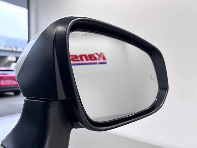 カローラクロス ハイブリッド　Ｚ　ＭＯＤＥＬＬＩＳＴＡエアロ　１０．５ＤＡ　全周囲カメラ　ＢＳＭ　パノラマルーフ　ＨＤＭＩ・ＵＳＢ　寒冷地仕様　アドバンストパーク　ＥＴＣ２．０　電動バックドア　リヤフォグランプ　純正フロアマット（15枚目）