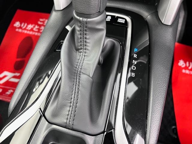 カローラクロス ハイブリッド　Ｚ　ＭＯＤＥＬＬＩＳＴＡエアロ　１０．５ＤＡ　全周囲カメラ　ＢＳＭ　パノラマルーフ　ＨＤＭＩ・ＵＳＢ　寒冷地仕様　アドバンストパーク　ＥＴＣ２．０　電動バックドア　リヤフォグランプ　純正フロアマット（30枚目）