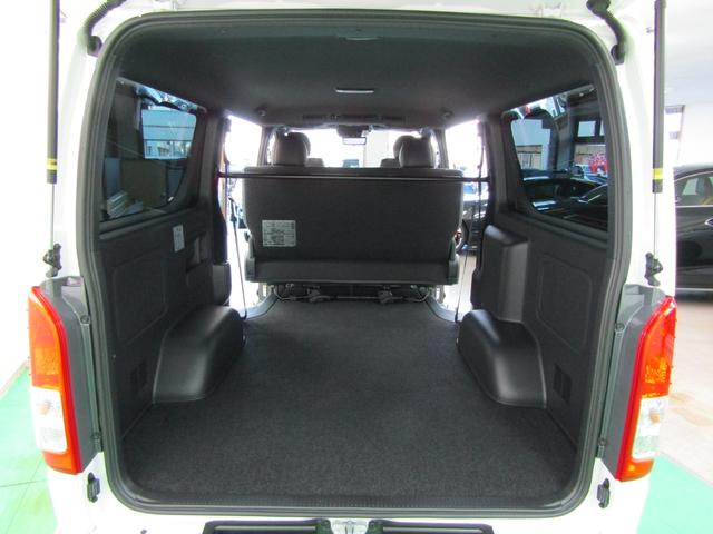 ハイエースバン ロングスーパーGL ダークプライムS 登録済未使用車 4WD 寒冷地仕様 TSS SDナビ フルセグ DVD Aモニター Dインナーミラー 100V電源 ETC スマートキー オートライト LEDヘッド ハーフレザー 両側電動ドア(10枚目)