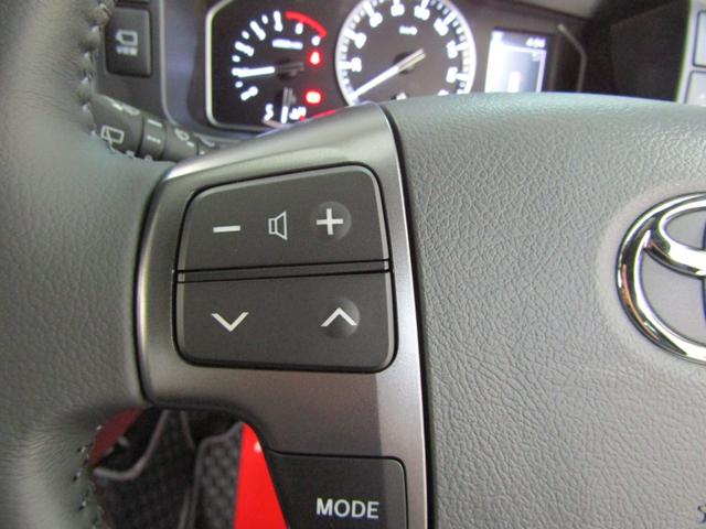 ハイエースバン ロングスーパーGL ダークプライムS 登録済未使用車 4WD 寒冷地仕様 TSS SDナビ フルセグ DVD Aモニター Dインナーミラー 100V電源 ETC スマートキー オートライト LEDヘッド ハーフレザー 両側電動ドア(18枚目)