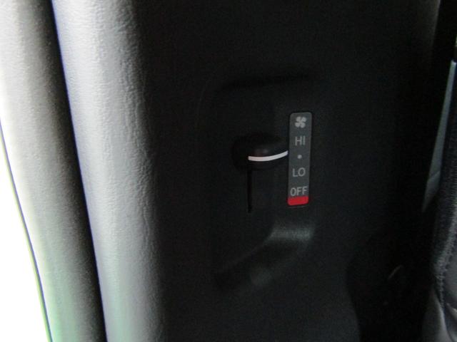 ハイエースバン ロングスーパーGL ダークプライムS 登録済未使用車 4WD 寒冷地仕様 TSS SDナビ フルセグ DVD Aモニター Dインナーミラー 100V電源 ETC スマートキー オートライト LEDヘッド ハーフレザー 両側電動ドア(45枚目)