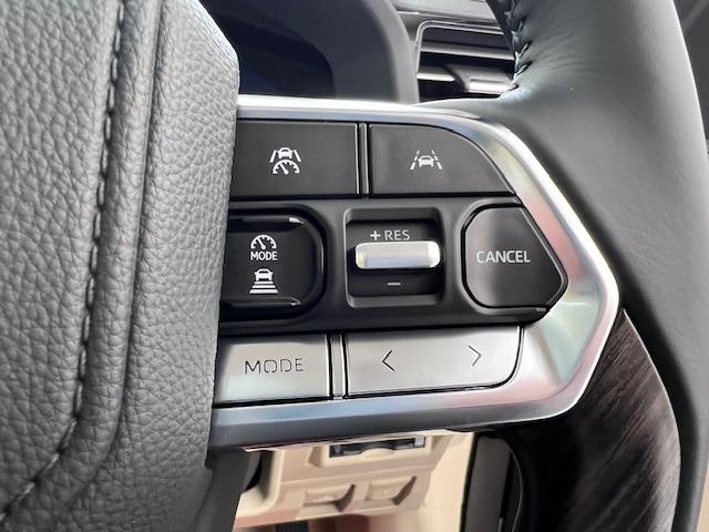 ランドクルーザー ＺＸ　ＪＢＬ　リヤエンター　電動リヤデフ　クールＢＯＸ　空気圧センサー　トノカバー　寒冷地　ルーフレール　ＭＯＤＥＬＬＩＳＴＡエアロ　純正フロアマット・ドアバイザー　ＥＴＣ２．０　ＢＳＭ　ＨＵＤ　サンルーフ（33枚目）