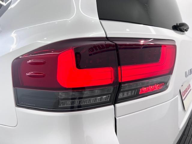 ランドクルーザー ＺＸ　ＪＢＬ　リヤエンター　電動リヤデフ　クールＢＯＸ　空気圧センサー　トノカバー　寒冷地　ルーフレール　ＭＯＤＥＬＬＩＳＴＡエアロ　純正フロアマット・ドアバイザー　ＥＴＣ２．０　ＢＳＭ　ＨＵＤ　サンルーフ（71枚目）
