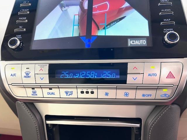 ランドクルーザープラド ＴＸ　Ｌパッケージ　ベージュ革　全方位カメラ　ＢＳＭ　ＥＴＣ２．０　ＴＲＤエアロ　リヤスポイラー　１９インチＡＷ　トノカバー　ＭＯＰルーフレール　前後方衝突軽減ブレーキ　純正フロアマット・バイザー（17枚目）