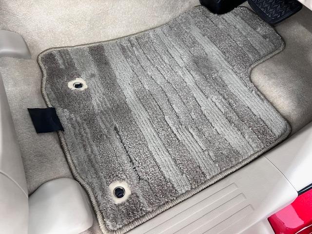 ランドクルーザープラド ＴＸ　Ｌパッケージ　ベージュ革　全方位カメラ　ＢＳＭ　ＥＴＣ２．０　ＴＲＤエアロ　リヤスポイラー　１９インチＡＷ　トノカバー　ＭＯＰルーフレール　前後方衝突軽減ブレーキ　純正フロアマット・バイザー（30枚目）