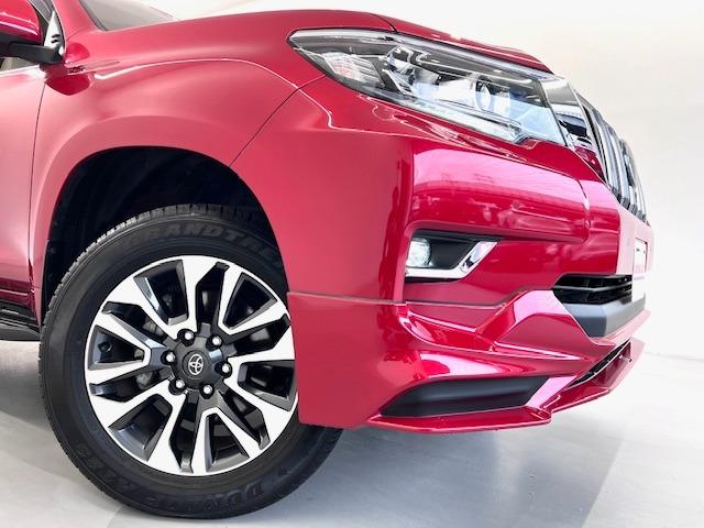 ランドクルーザープラド ＴＸ　Ｌパッケージ　ベージュ革　全方位カメラ　ＢＳＭ　ＥＴＣ２．０　ＴＲＤエアロ　リヤスポイラー　１９インチＡＷ　トノカバー　ＭＯＰルーフレール　前後方衝突軽減ブレーキ　純正フロアマット・バイザー（52枚目）