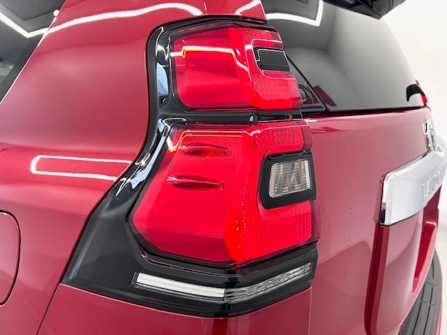 ランドクルーザープラド ＴＸ　Ｌパッケージ　ベージュ革　全方位カメラ　ＢＳＭ　ＥＴＣ２．０　ＴＲＤエアロ　リヤスポイラー　１９インチＡＷ　トノカバー　ＭＯＰルーフレール　前後方衝突軽減ブレーキ　純正フロアマット・バイザー（58枚目）