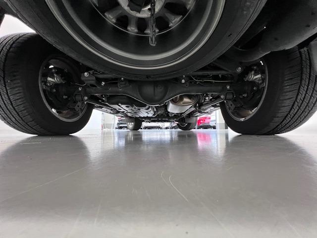 ランドクルーザープラド ＴＸ　Ｌパッケージ　ベージュ革　全方位カメラ　ＢＳＭ　ＥＴＣ２．０　ＴＲＤエアロ　リヤスポイラー　１９インチＡＷ　トノカバー　ＭＯＰルーフレール　前後方衝突軽減ブレーキ　純正フロアマット・バイザー（64枚目）