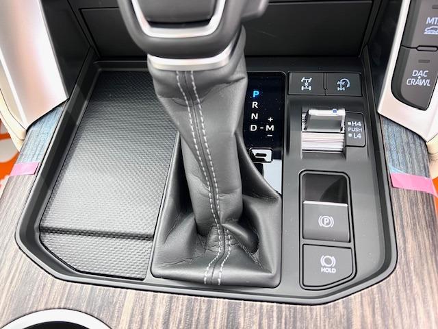 ランドクルーザー ZX JBL 後席M 電動Rデフ クルBOX 空気圧 寒冷地 ITSコネクト MODELLISTAエアロ MOPルーフレール トノカバー 純正フロアマット BSM HUD HDMI AppleCarplay(31枚目)