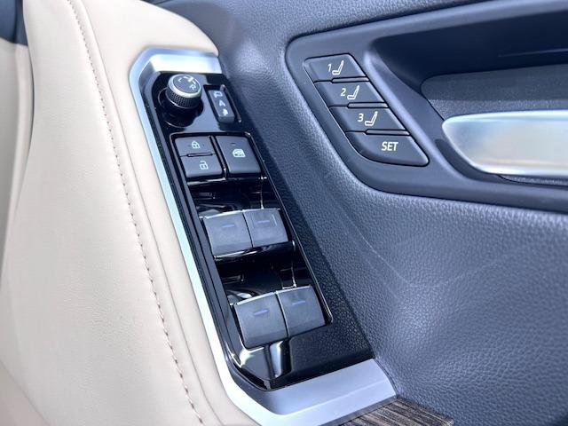 ランドクルーザー ZX JBL 後席M 電動Rデフ クルBOX 空気圧 寒冷地 ITSコネクト MODELLISTAエアロ MOPルーフレール トノカバー 純正フロアマット BSM HUD HDMI AppleCarplay(40枚目)