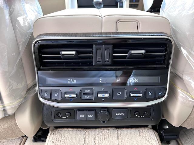 ランドクルーザー ZX JBL 後席M 電動Rデフ クルBOX 空気圧 寒冷地 ITSコネクト MODELLISTAエアロ MOPルーフレール トノカバー 純正フロアマット BSM HUD HDMI AppleCarplay(45枚目)