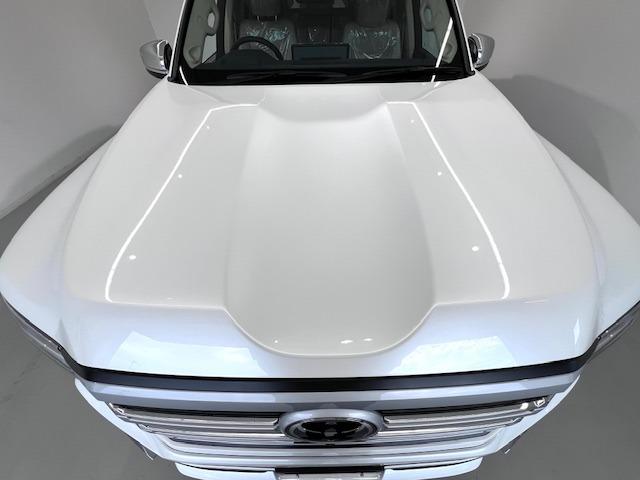 ランドクルーザー ZX JBL 後席M 電動Rデフ クルBOX 空気圧 寒冷地 ITSコネクト MODELLISTAエアロ MOPルーフレール トノカバー 純正フロアマット BSM HUD HDMI AppleCarplay(67枚目)