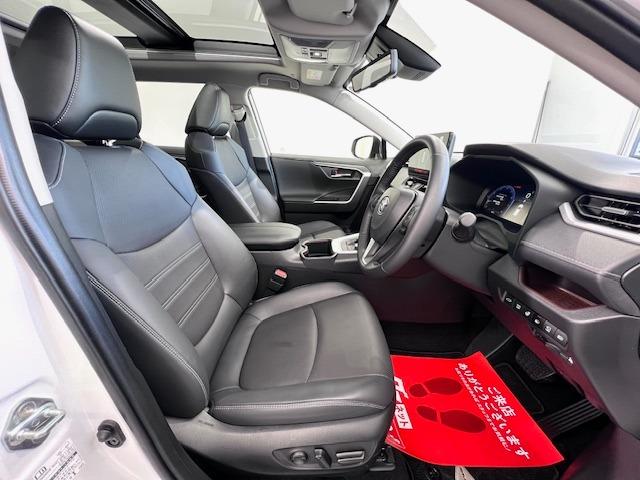 RAV4 G Zパッケージ 10.5DA 全周囲モニター パノラマルーフ MODELLISTAエアロ デジタルミラー BSM HDMI入力端子 電動バックドア 純正前後ドラレコ 19インチAW シートヒータークーラー 純正マット(4枚目)