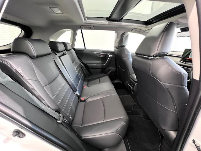 RAV4 G Zパッケージ 10.5DA 全周囲モニター パノラマルーフ MODELLISTAエアロ デジタルミラー BSM HDMI入力端子 電動バックドア 純正前後ドラレコ 19インチAW シートヒータークーラー 純正マット(5枚目)
