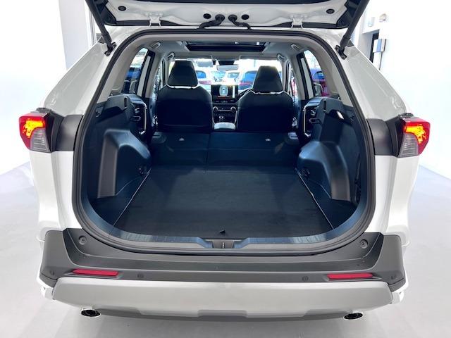 RAV4 G Zパッケージ 10.5DA 全周囲モニター パノラマルーフ MODELLISTAエアロ デジタルミラー BSM HDMI入力端子 電動バックドア 純正前後ドラレコ 19インチAW シートヒータークーラー 純正マット(7枚目)