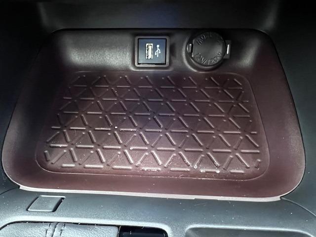 RAV4 G Zパッケージ 10.5DA 全周囲モニター パノラマルーフ MODELLISTAエアロ デジタルミラー BSM HDMI入力端子 電動バックドア 純正前後ドラレコ 19インチAW シートヒータークーラー 純正マット(26枚目)