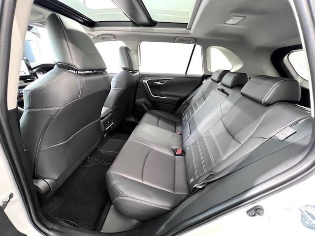 RAV4 G Zパッケージ 10.5DA 全周囲モニター パノラマルーフ MODELLISTAエアロ デジタルミラー BSM HDMI入力端子 電動バックドア 純正前後ドラレコ 19インチAW シートヒータークーラー 純正マット(40枚目)